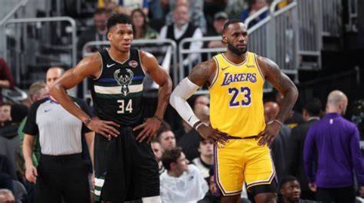 How Tall Is Giannis Antetokounmpo?