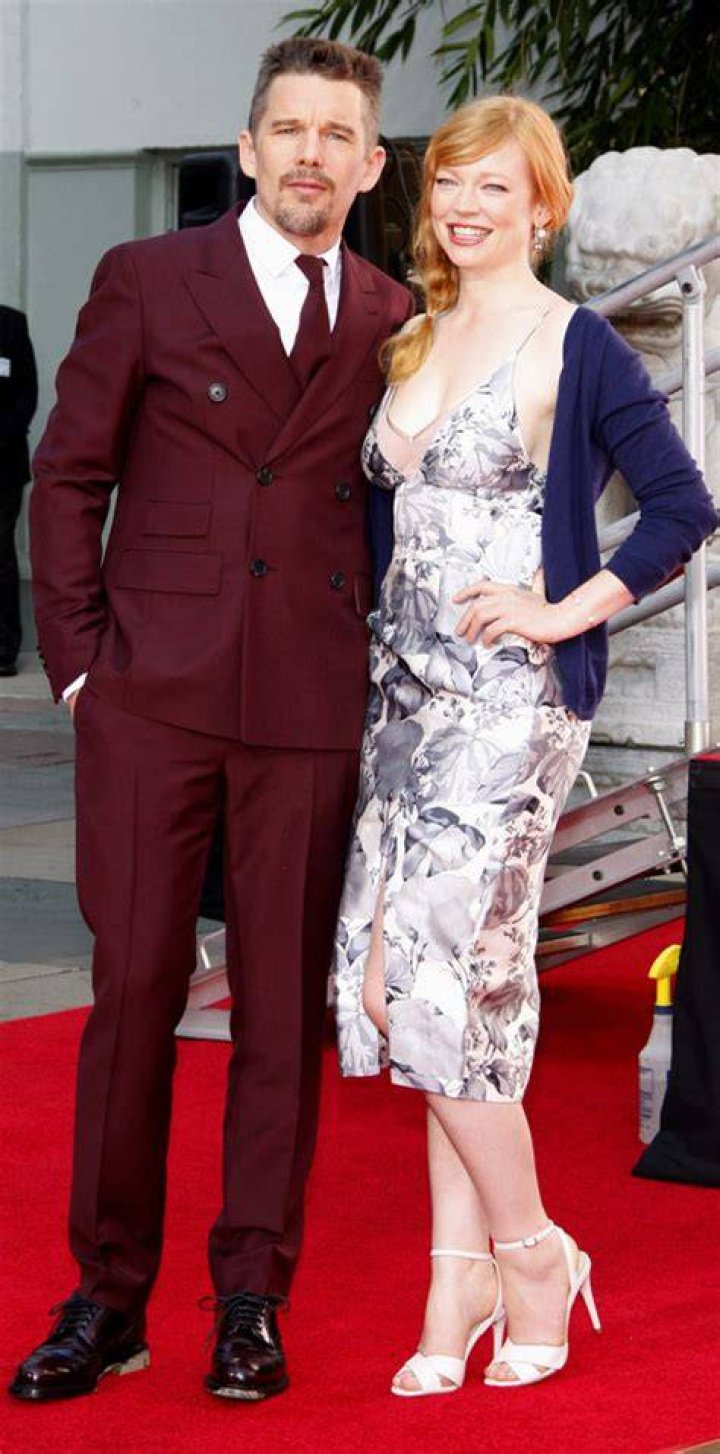 How Tall Is Sarah Snook? Unveiling The Height Of A Captivating Actress
