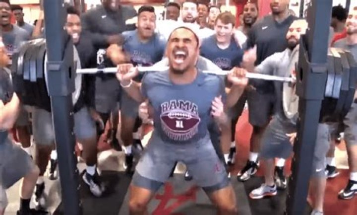 How to Squat 700 Pounds Like Jalen Hurts