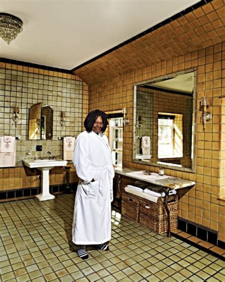 Inside Whoopi Goldberg&rsquo;s New Jersey Mansion