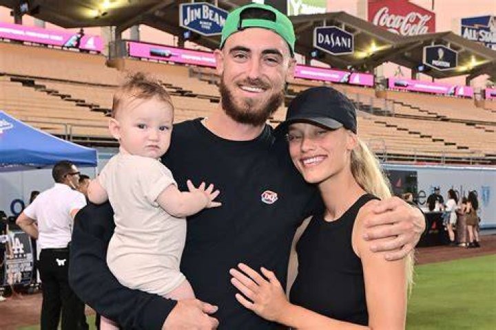 Is Cody Bellinger Married To His Girlfriend Chase Carter | Family And Relationship