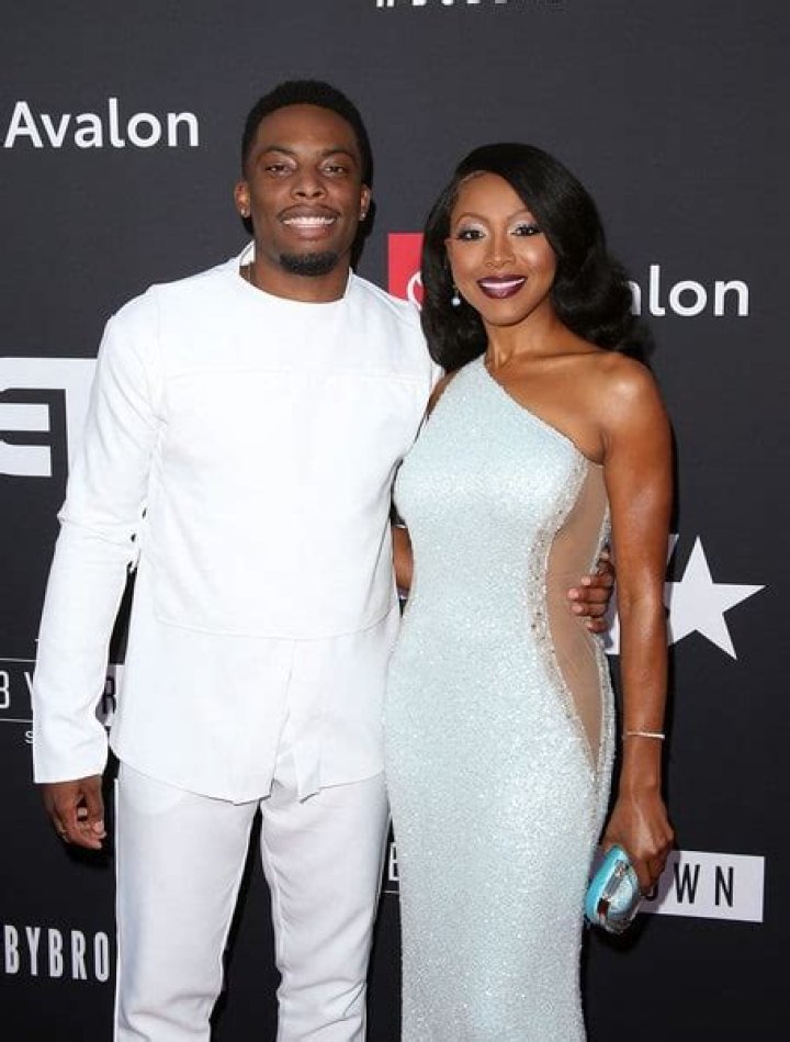 Is Gabrielle Dennis married or is she married to anyone who is her husband or boyfriend?