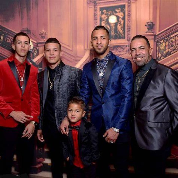 Is He Related To Eddie Rosario? Family
