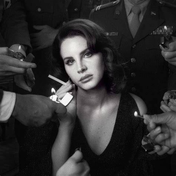 Is Lana Del Rey Still Smoking in 2023? What Did Lana Smoke? |