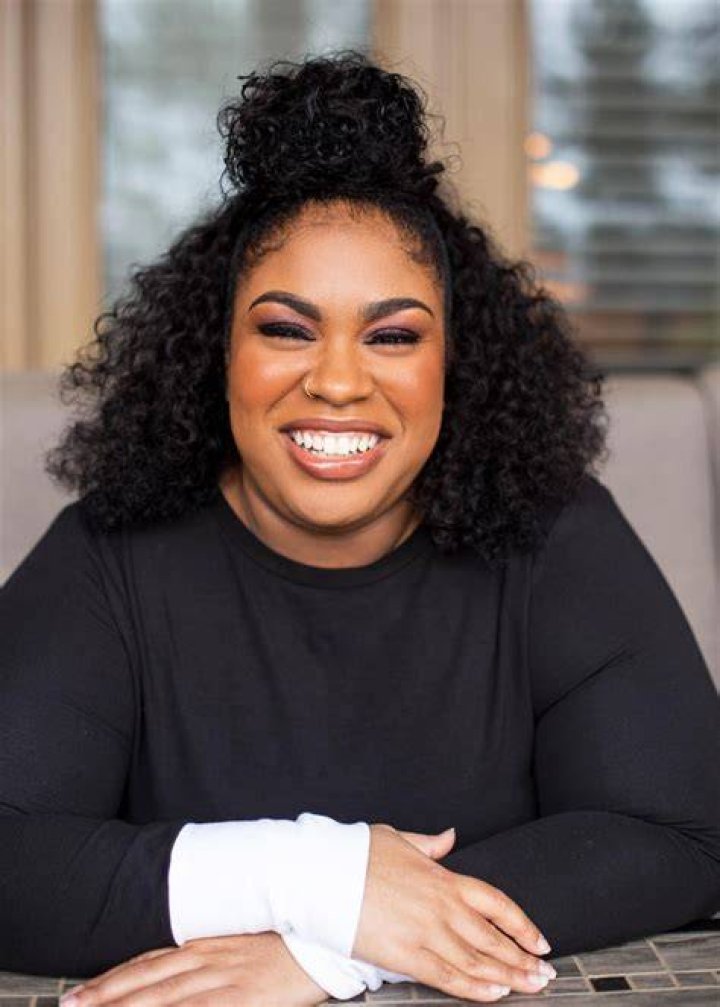 JadeVlog | Angie Thomas