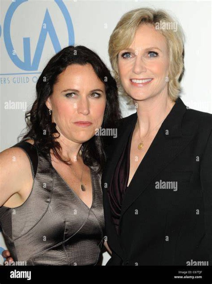 Jane Lynch and wife planning to divorce CBS News