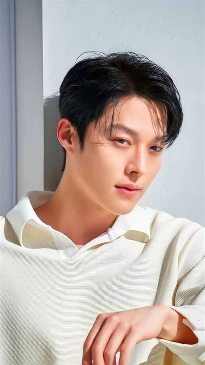 Jang Ki Yong is a South Korean actor. He was born in Ulsan, South Korea