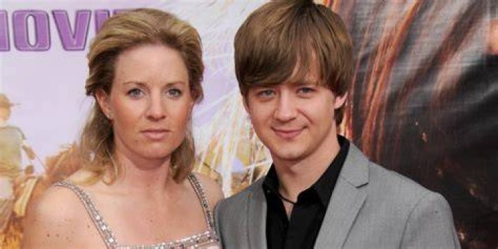 Jennifer Earles pictures with her ex husband