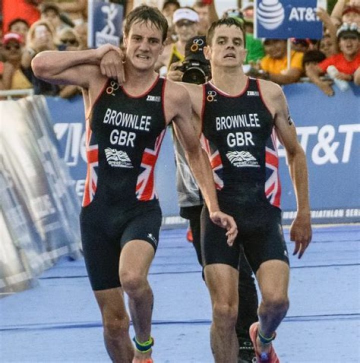 Jonny Brownlee Girlfriend Britain's Alistair Brownlee (R) runs ahead