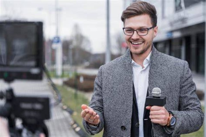 Journalist, Xolo-dimitrov