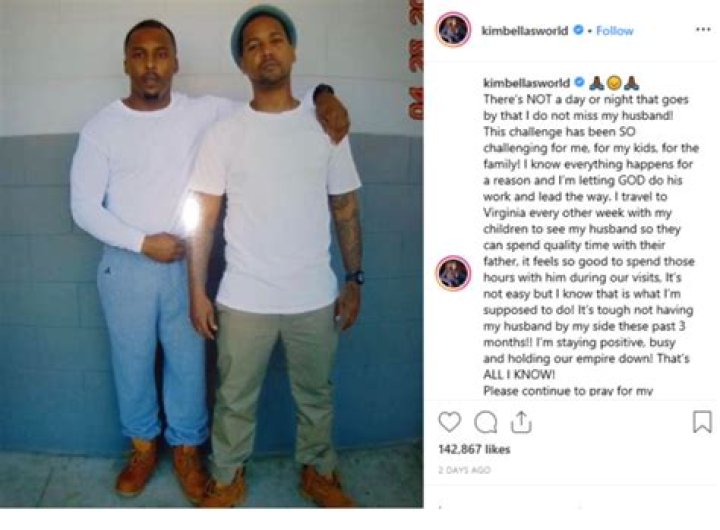 Juelz Santana Post Pics From Jail With The Classic Jail Pose