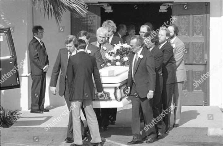 Karen Carpenter Funeral Photos