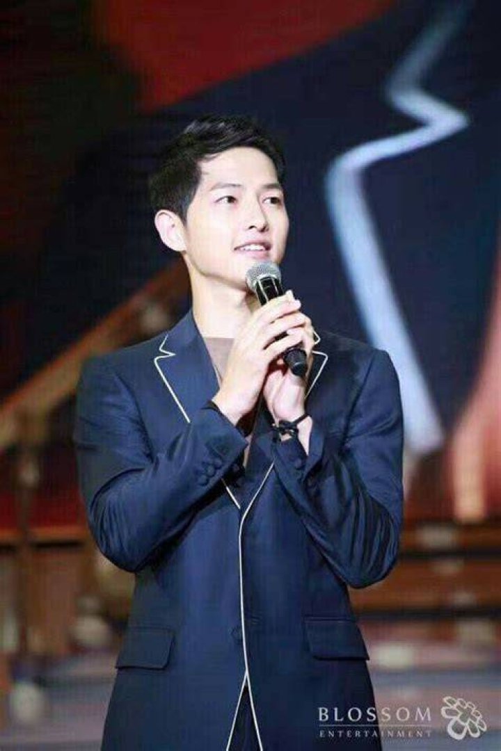 Kdrama star Song Joongki announces he&rsquo;s married, his wife Katy Louise