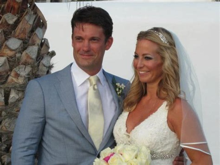 Keir Simmons and his wife expecting twins