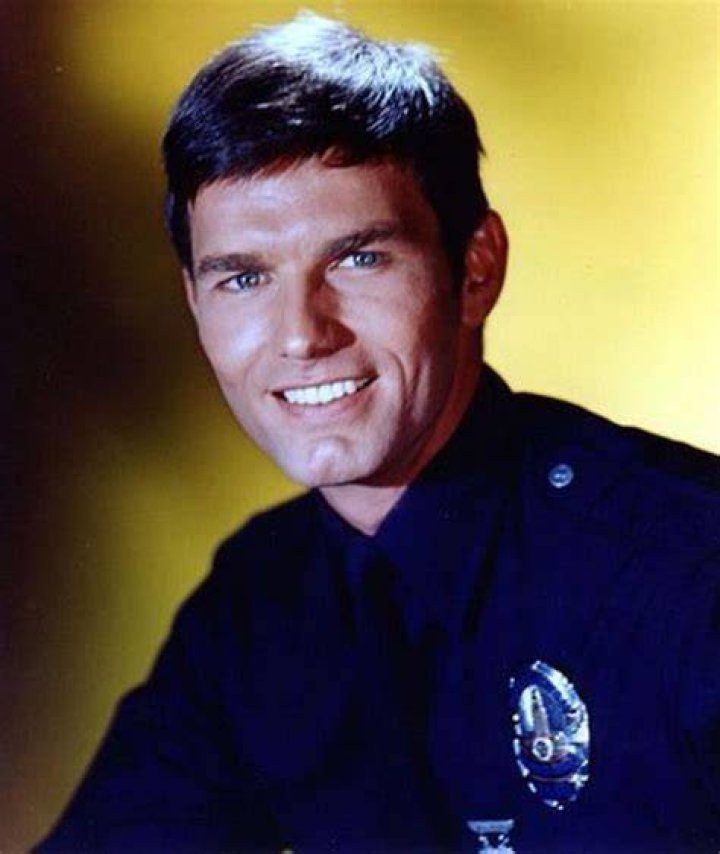 Kent McCord as Officer Jim Reed Adam 12, 1970s tv shows, Old tv shows