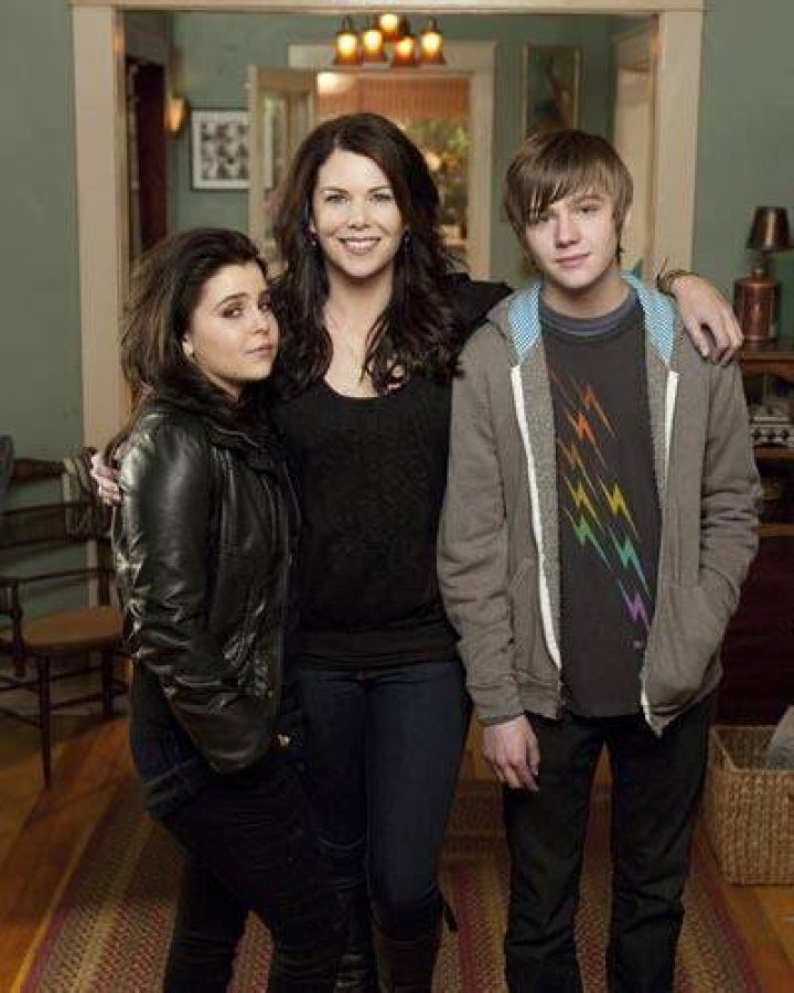 Lauren Graham’s TV Daughters Finally Meet And There’s A Pic To Prove