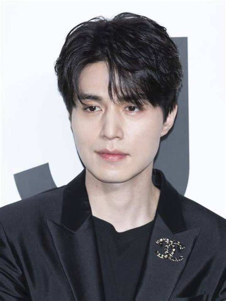 Lee Dong Wook and Lee Da Hae Pose for Their Last Few Selcas Together on