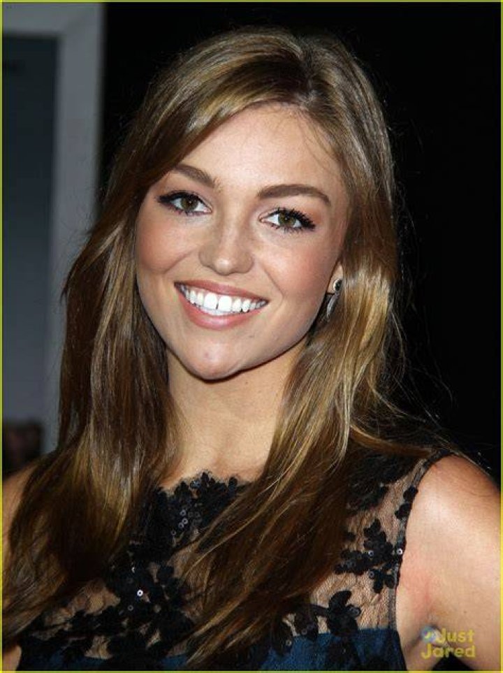 Lili Simmons Net Worth, Height, Age, Affair, Career, and More