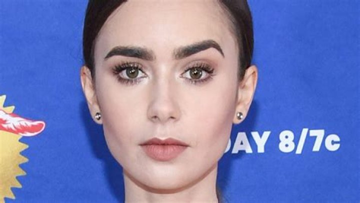 Lily Collins Net Worth, Hollywood Career, Endorsements, Boyfriend