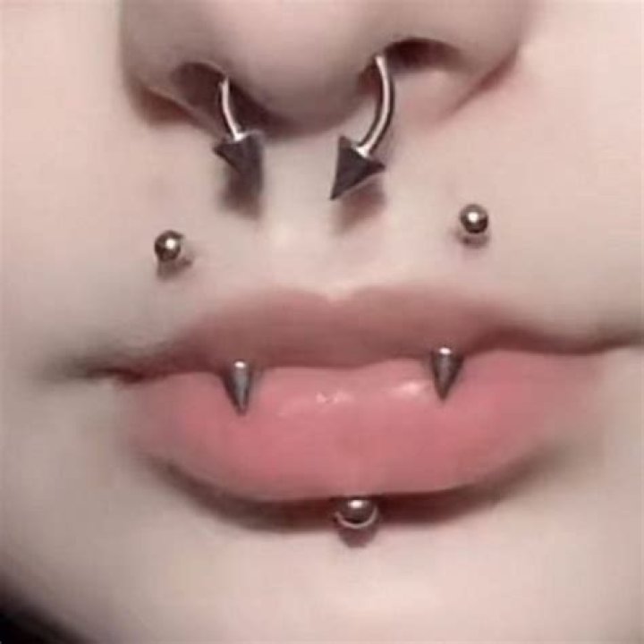 Lip Piercings Angel Fangs/Vampire Bites (with BIG Spikes!) 😇🦇 YouTube