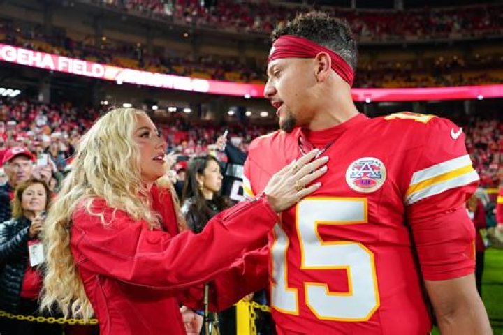 Look Patrick Mahomes, Wife Going Viral At Lakers Game The Spun What