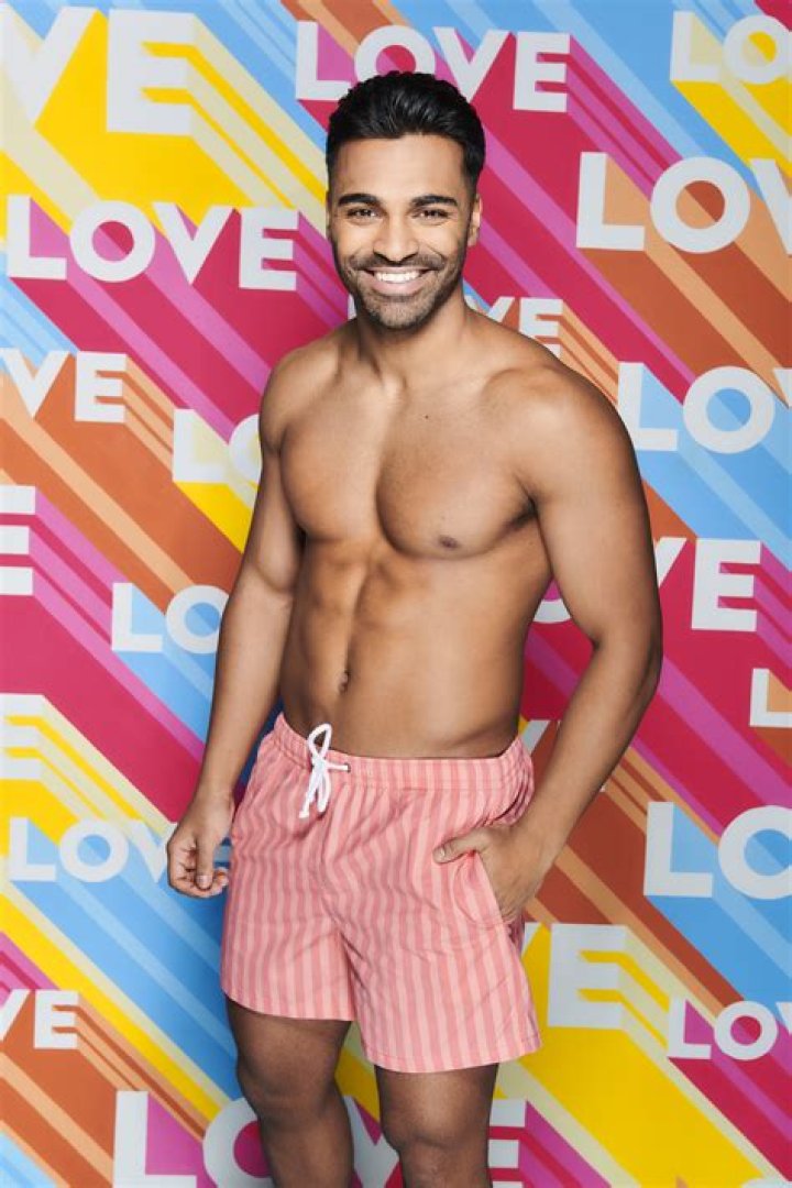 Love Island Nas height