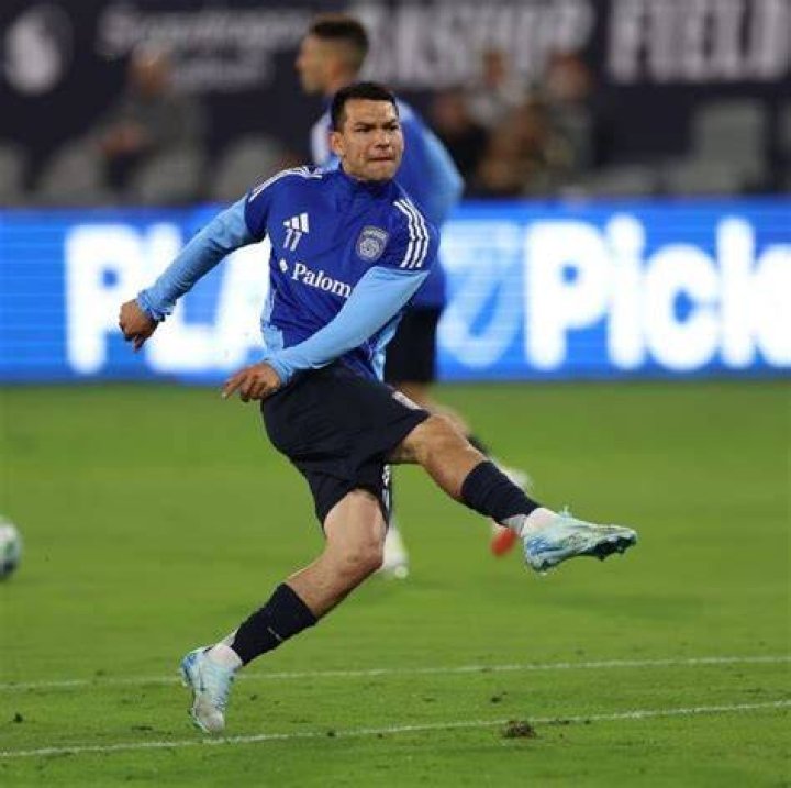 ‘Chucky’ Lozano marca doblete en sólo 4 minutos en goleada del Napoli