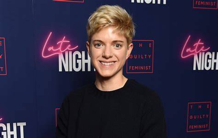 &lsquo;Feel Good&rsquo; star Mae Martin comes out as nonbinary LaptrinhX / News