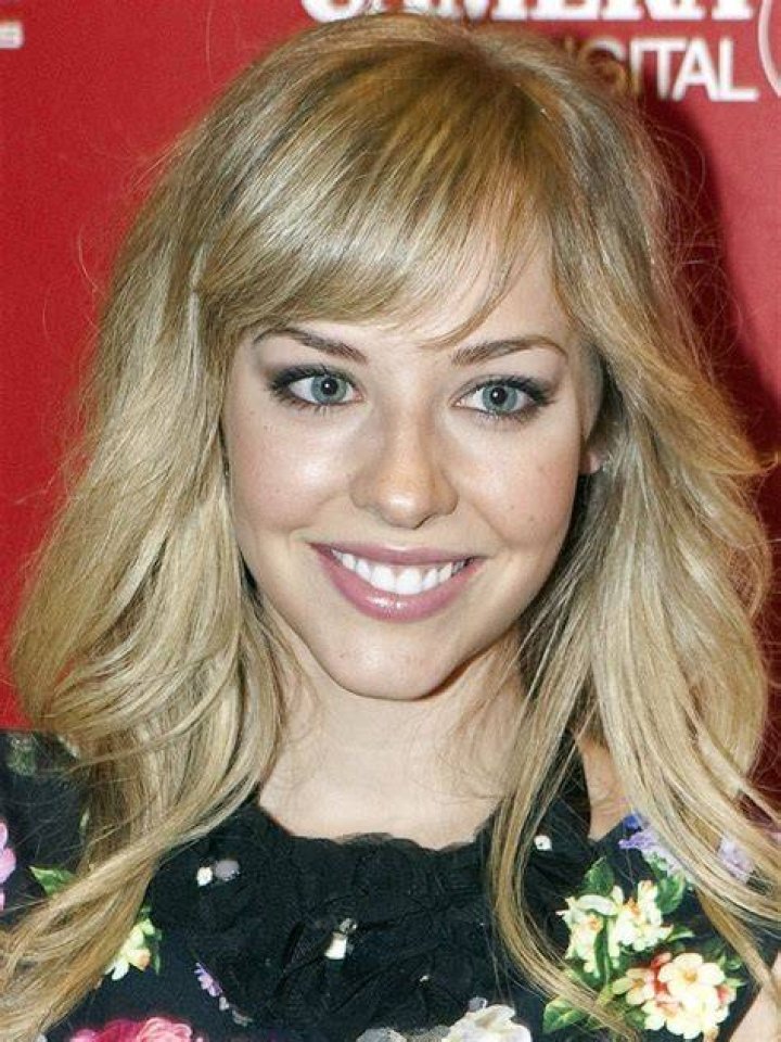 Mackenzie Porter Net Worth - How Much Does Mackenzie Porter Make? |