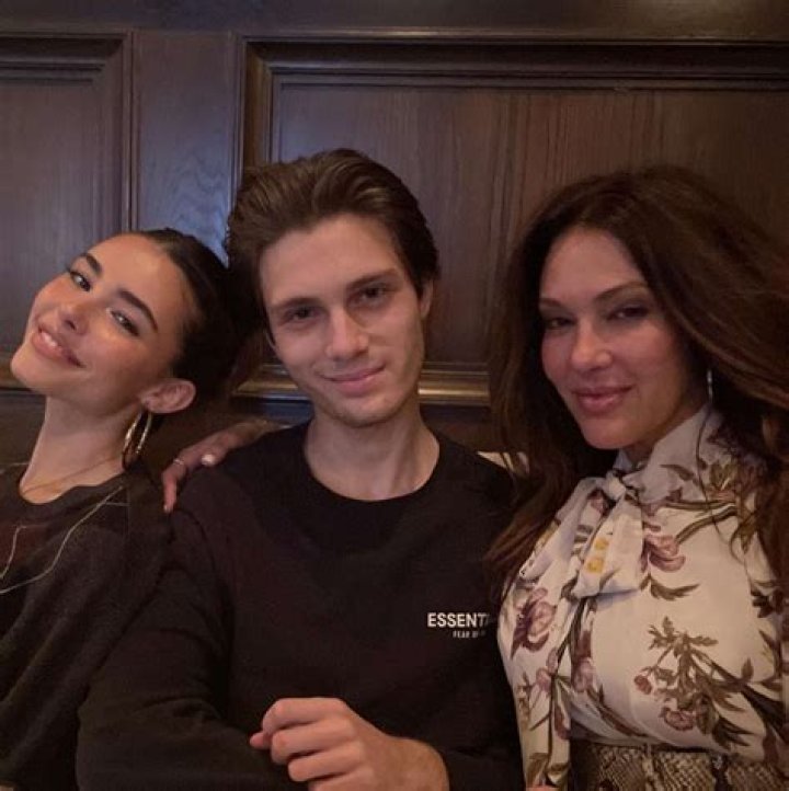 Madison Beer Family Jennifer Lawrence Films With Fake Snow On 'don't