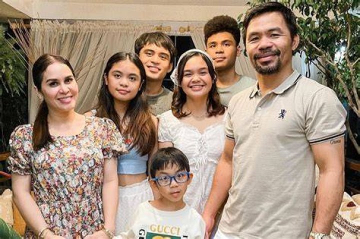 Manny Pacquiao`s with daughters Mary and Queen Elizabeth Manny Pacquiao`s children - daughters Mary and Queen Elizabeth