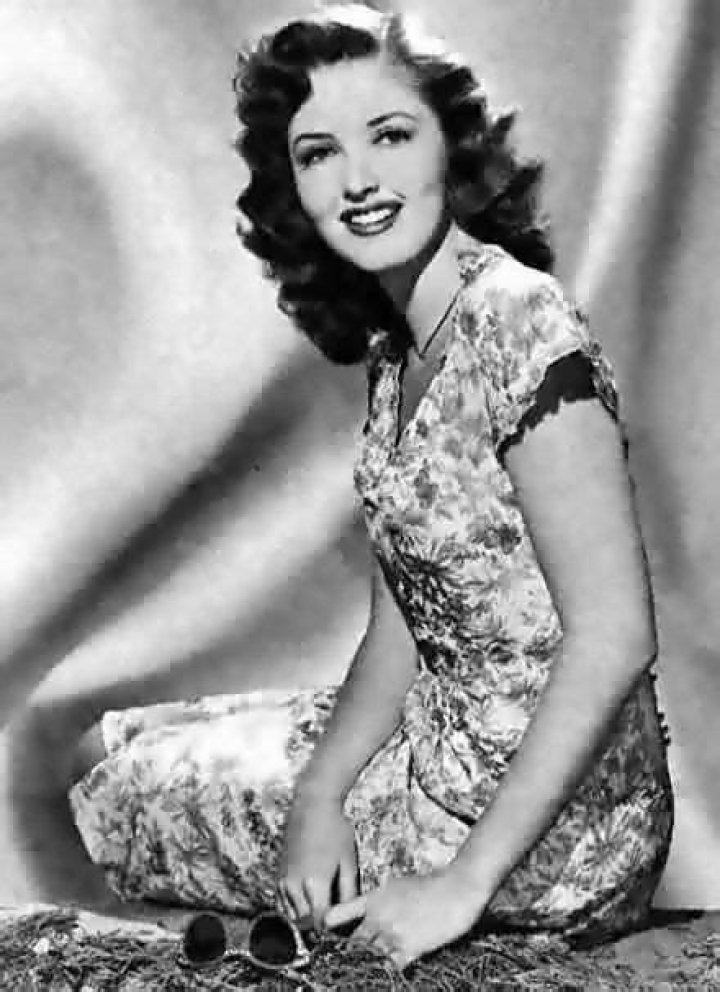 Martha Vickers – Biography, History, Age, Weight, Height, Relationships