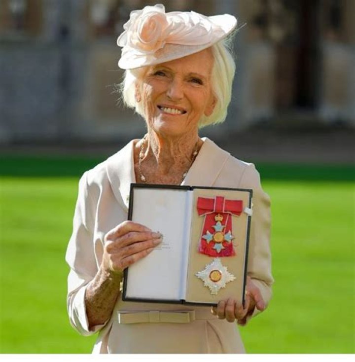 Mary Berry Net Worth 2023 Wiki, Married, Family, Wedding, Salary, Siblings
