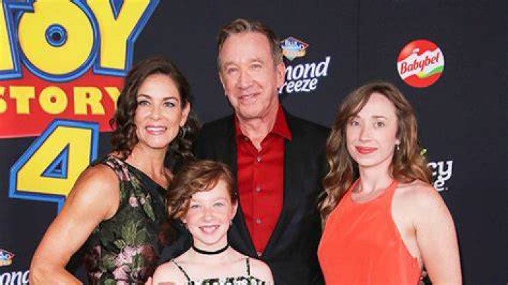 Meet His 2 Daughters Hollywood Life CNNislands