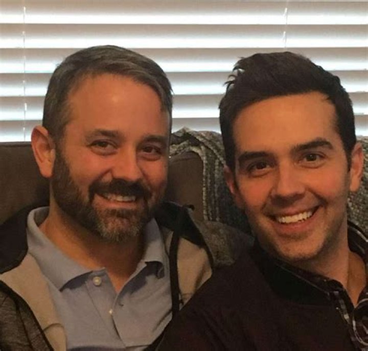 Michael Carbonaro Gay, Wife, Husband, Have Net Worth, Twin, Boyfriend