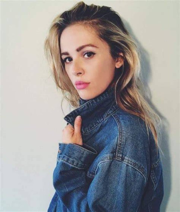 Natalie Hall Biography, Age, Height, Husband mrDustBin