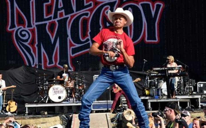 Neal McCoy Ethnicity, Nationality, Race, Family, Body measurements, career