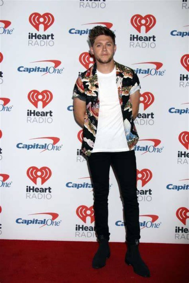Niall Horan Height Weight Body Stats |