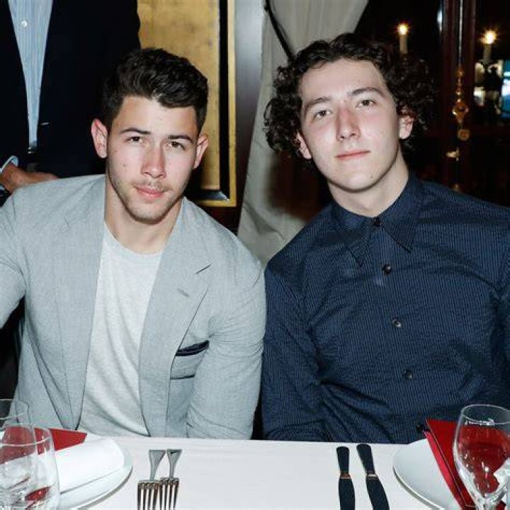 Nick Jonas Siblings Meet Frankie, Joe And Kevin