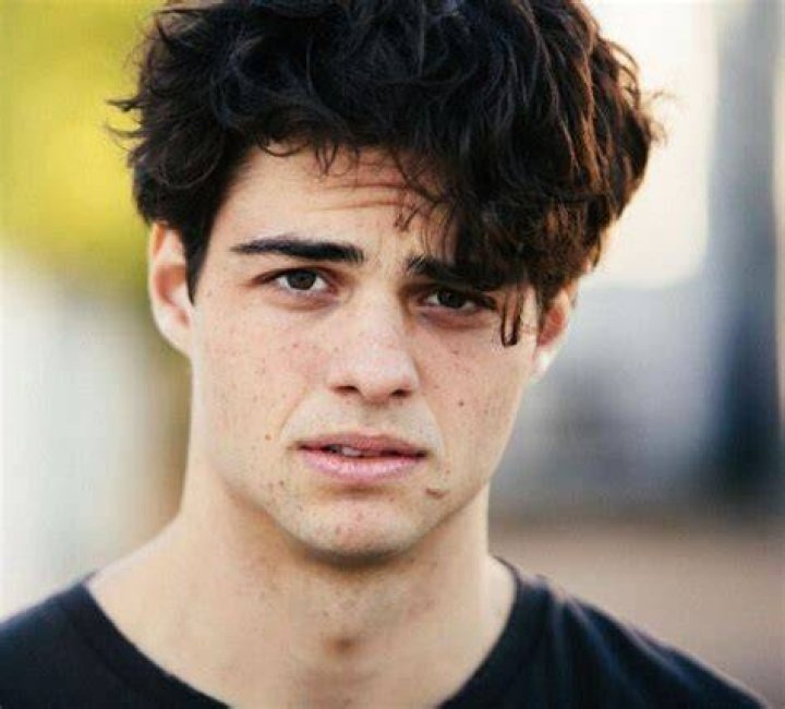 Noah Centineo Bio, Wiki, Net Worth, Dating, Girlfriend, Age, Height