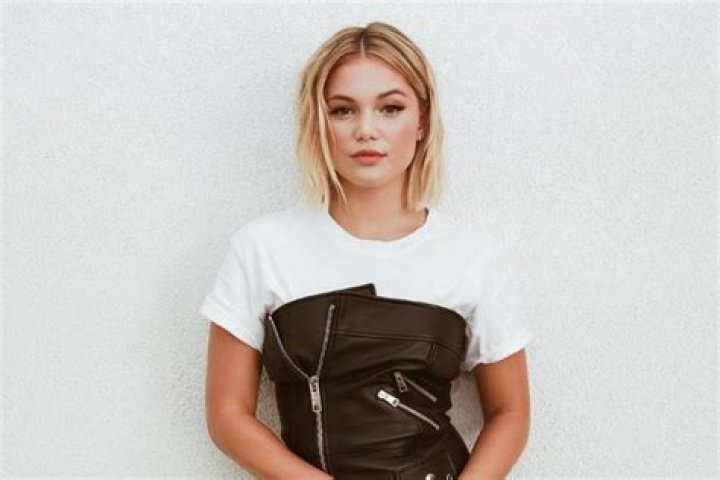 Olivia Holt Net Worth 2018 Wiki, Married, Family, Wedding, Salary