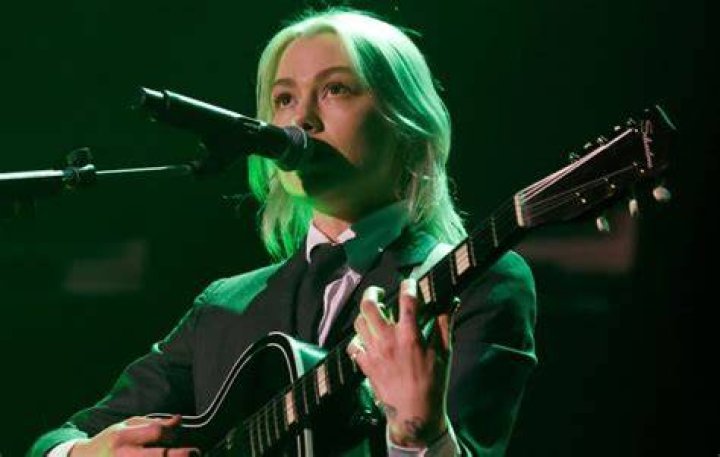 Phoebe Bridgers, Xolo-dimitrov