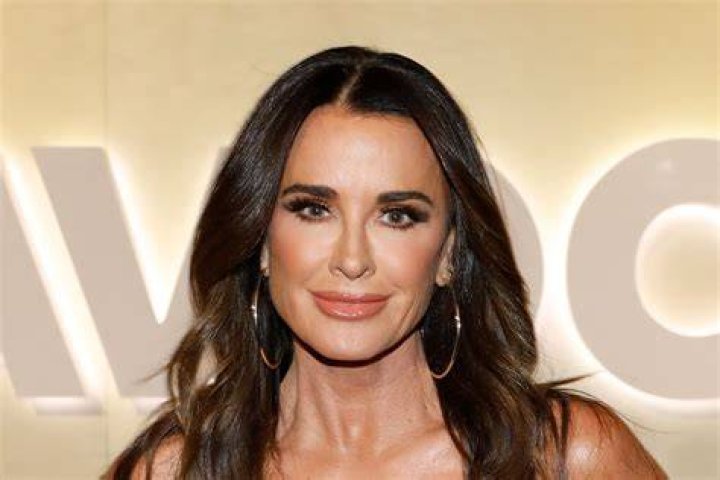 PHOTOS Kyle Richards Reveals Her Weight, Flaunts New Figure