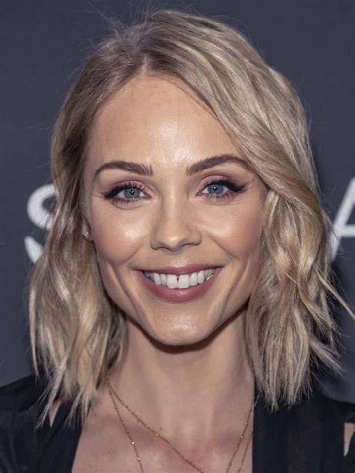 Pictures of Laura Vandervoort