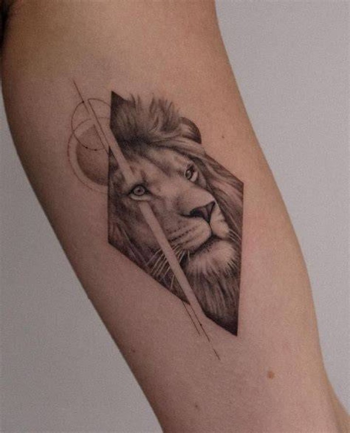 Pin en Lion Tattoo Ideas