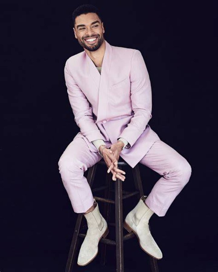 Reg&eacute;Jean Page protagoniza preciosa sesi&oacute;n de fotos para Variety