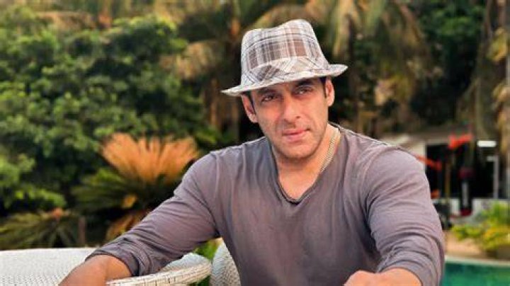 Salman Khan shares 'haalat kharaab' photo on Instagram