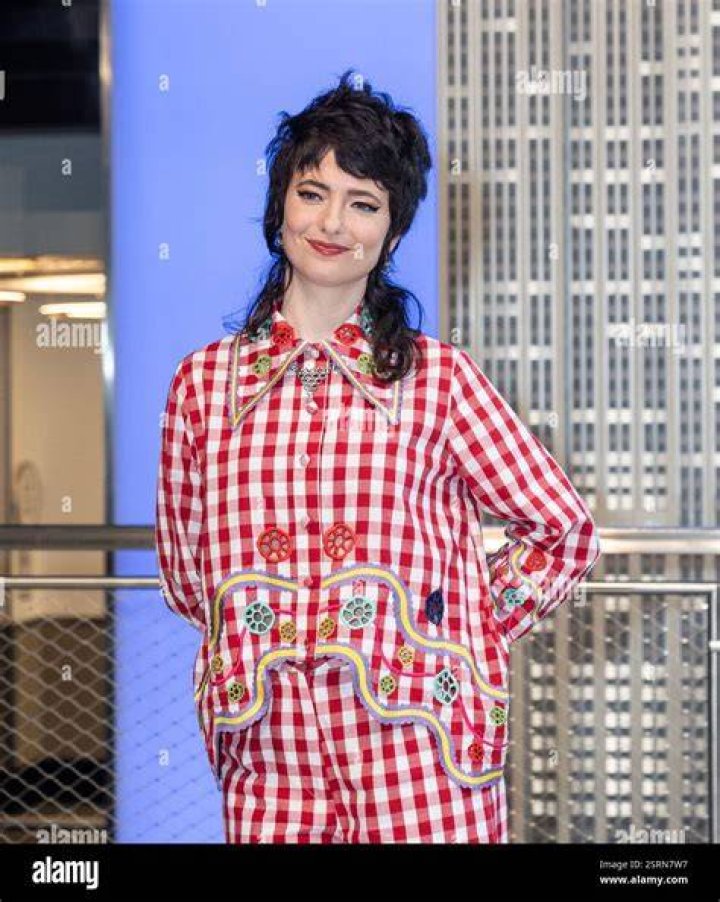 SARAH SHERMAN Saturday Night Live featuredplayer