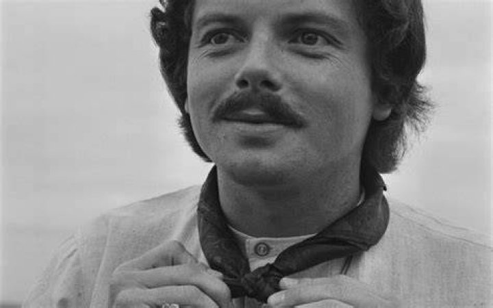Scott McKenzie Biography, Age, Height, Wife, Net Worth, Family ·