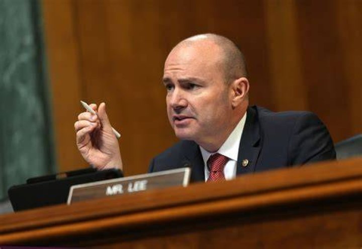 Sen. Mike Lee speaks without mask at Barrett hearing less than two